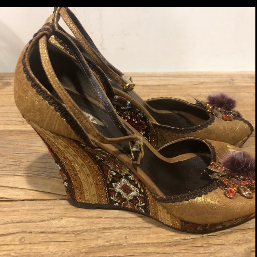 Le Silla Gold Jeweled Wedges